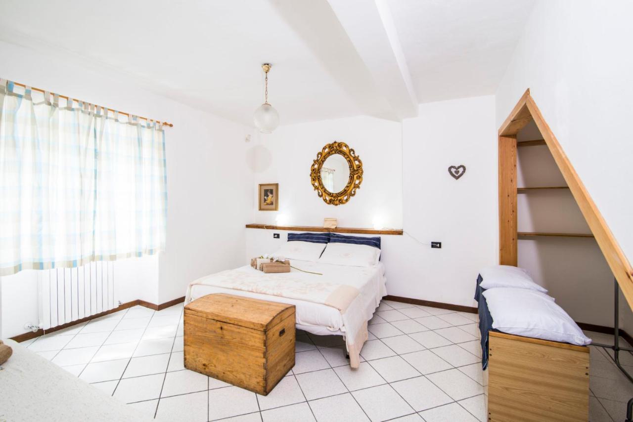 Casa Vacanze Linda Джера Ларио Екстериор снимка