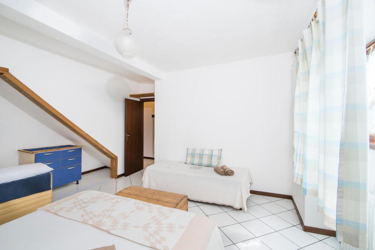 Casa Vacanze Linda Джера Ларио Екстериор снимка